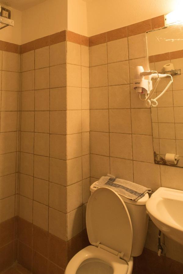 Mirtia Hotel เปฟกี ภายนอก รูปภาพ